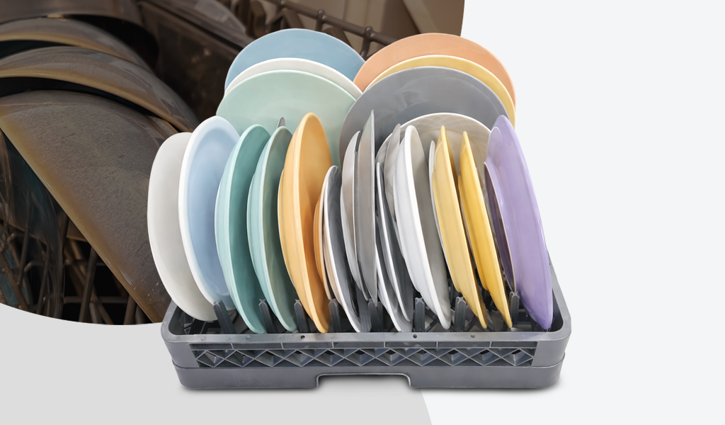 Quais os riscos da organização inadequada de pratos nos racks da lavadora de louças profissional?